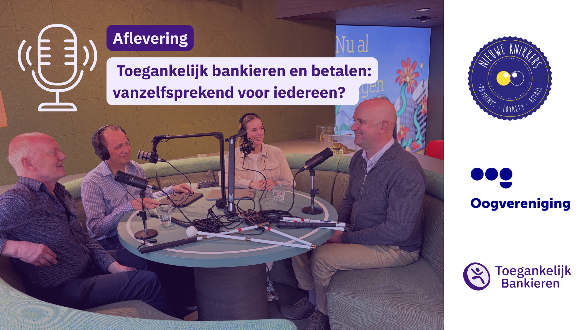 Afbeelding van de podcastaflevering waarbij ervaringsdeskundigen Rik en Erik aan een ronde tafel met opnameapperatuur in gesprek zijn met interviewers Arlette en Gertjan van de podcast Nieuwe Knikkers. Aan de rechterzijde de onder elkaar de logo's van Nieuwe Knikkers, Oogvereniging en Toegankelijk Bankieren en in het midden de tekst: "Aflevering: Toegankelijk bankieren en betalen: vanzelfsprekend voor iedereen?"