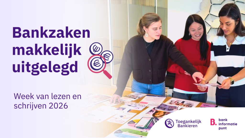 Campagnebeeld voor Week van Lezen en Schrijven 2026 waarin drie personen samen informatiemateriaal over bankzaken bekijken op een kantoorwerkplek.