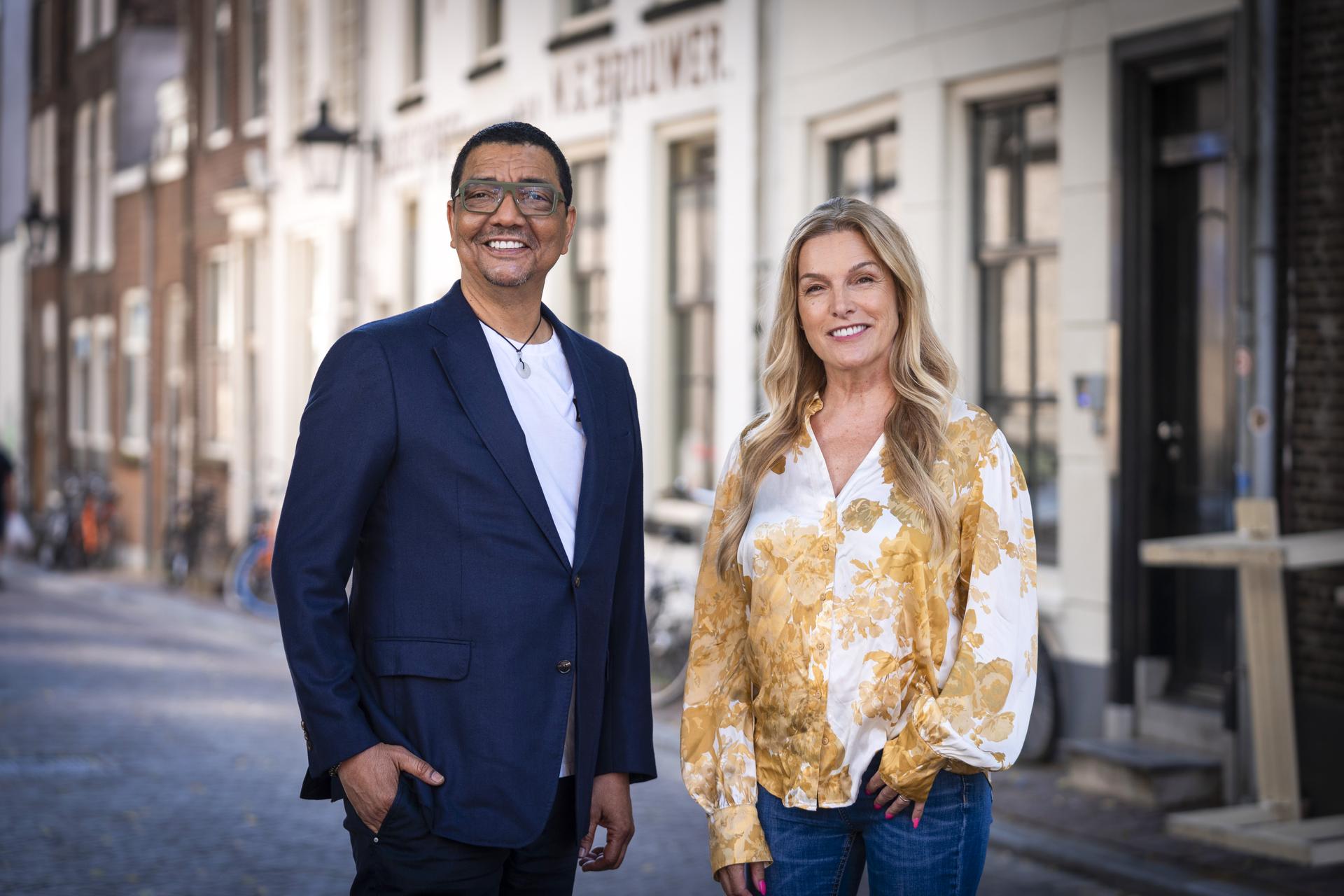 Portret van ambassadeurs Toegankelijk Bankieren: Jörgen Raymann en Lucille Werner, in een lichte buitenomgeving.